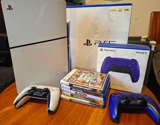 PS5 Slim Standard Edition 1TB + 2 Controllers + 5 Games