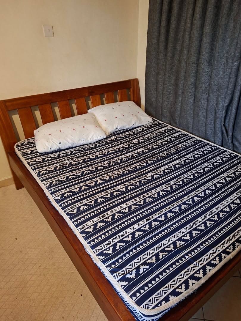 5x6 Mahogany Bed with Moko Mattress