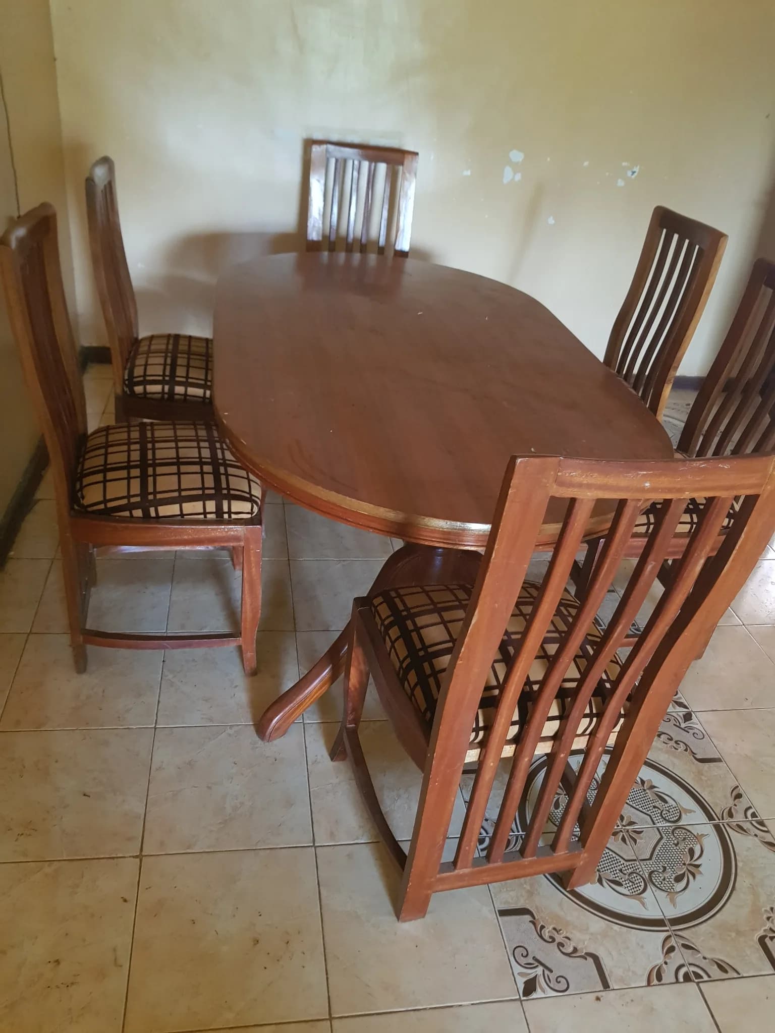 Dining table 6 seater