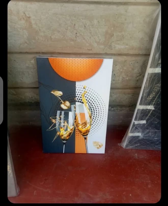 Wall hangings, Tv stand — like new condition, Nairobi