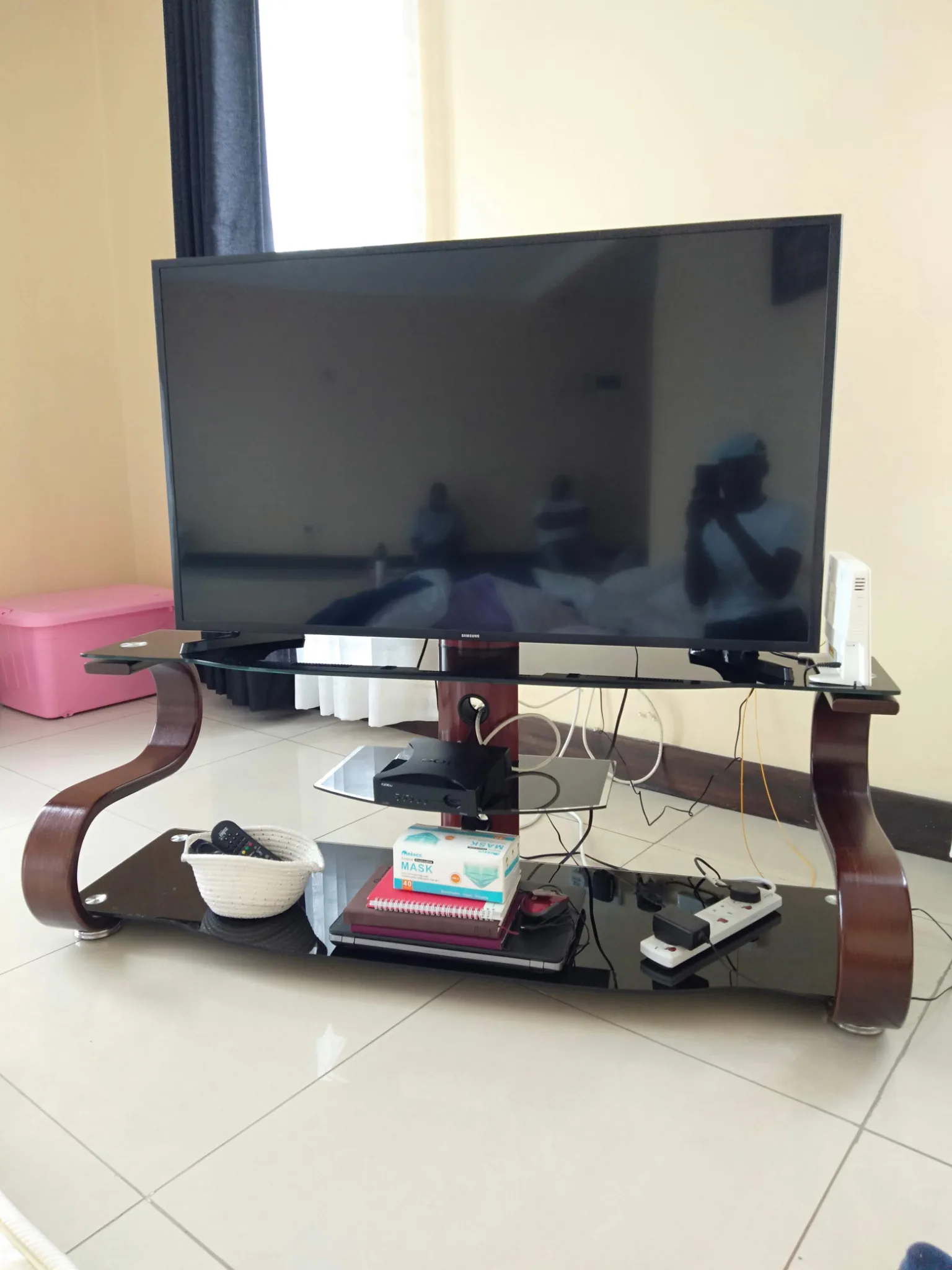 Quality Glass and wood Tv. Stand — like new condition, Nairobi