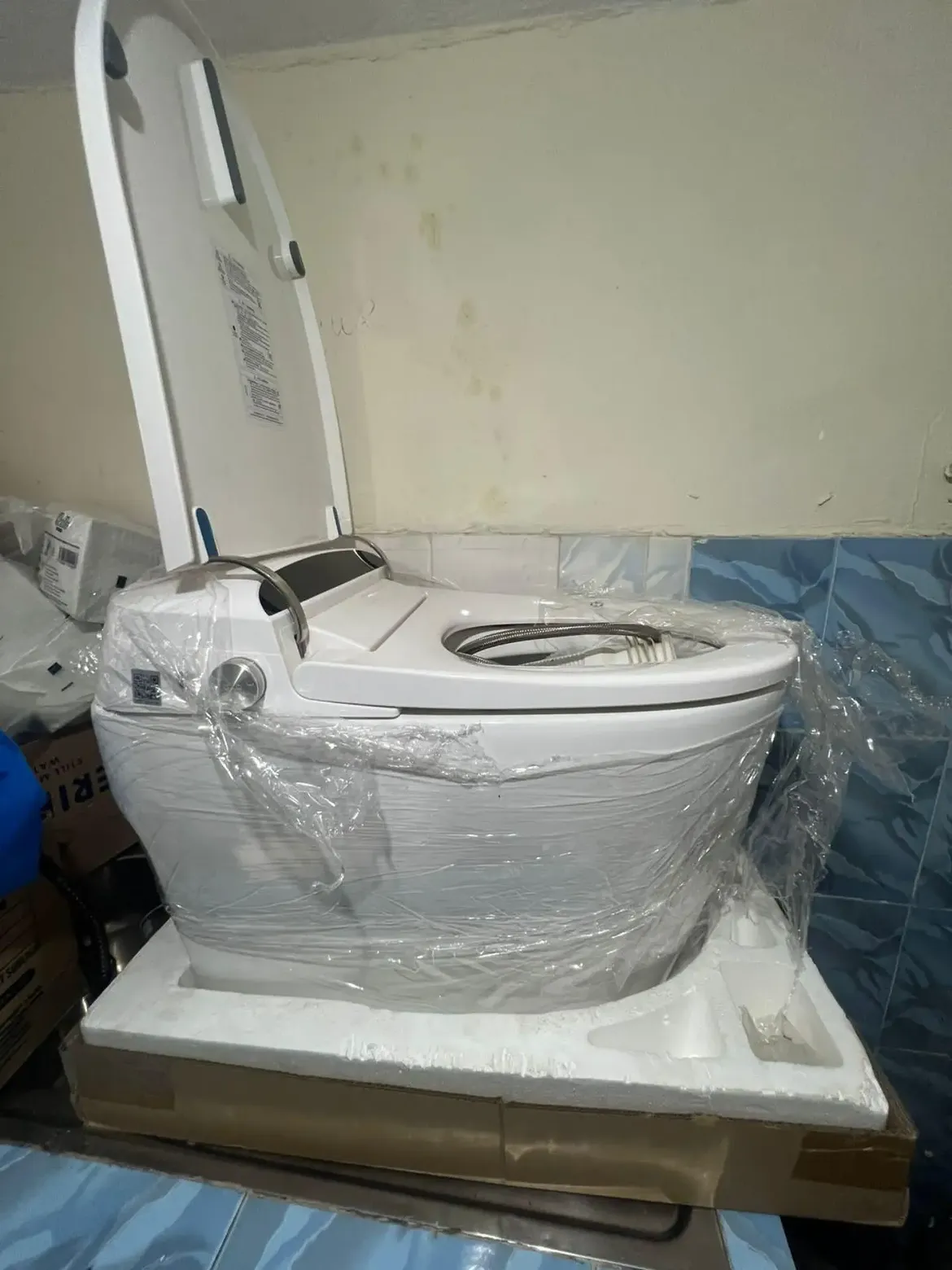 One-Piece Smart Toilet with Integrated Bidet — like new condition, Nairobi