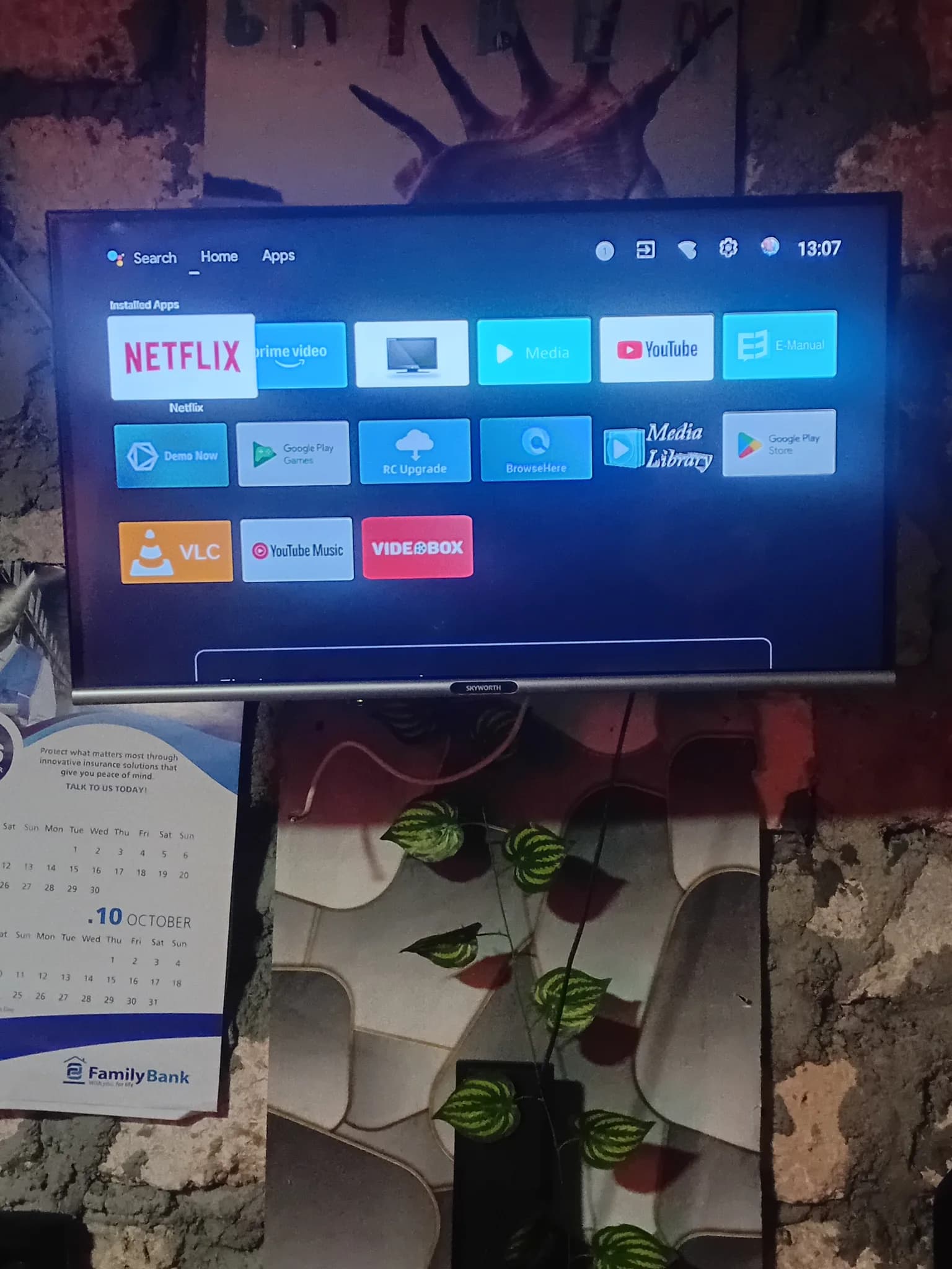 Skyworth fremless 32"inches — like new condition, Kilifi