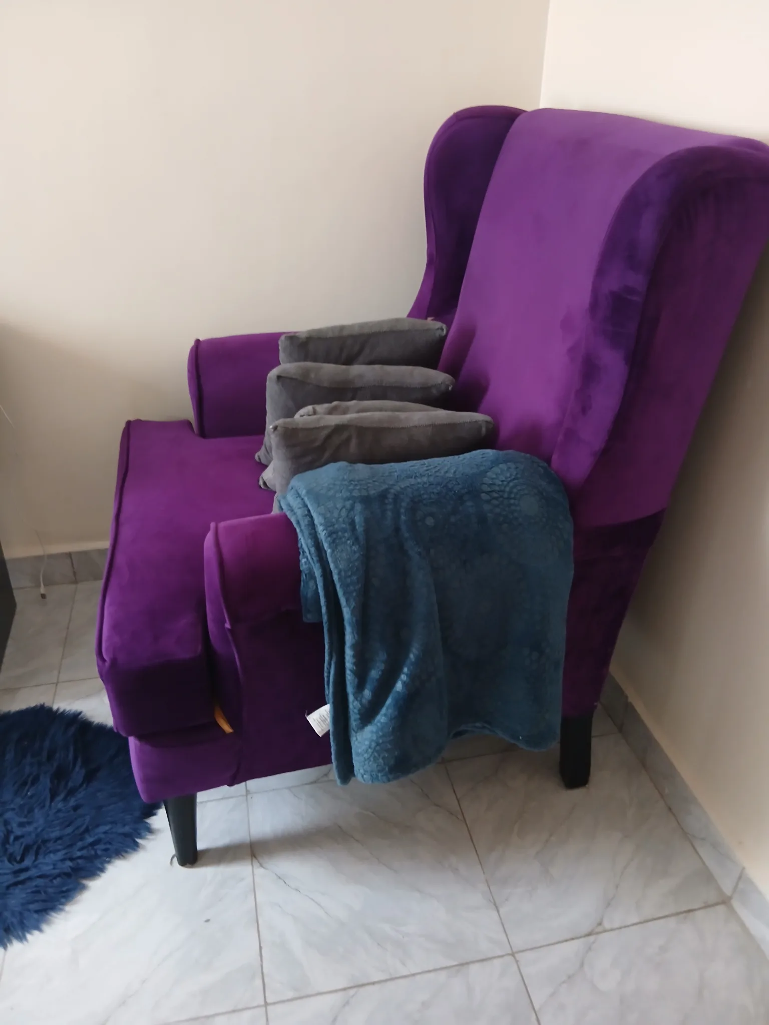 Comfy bedroom couch — like new condition, Nairobi