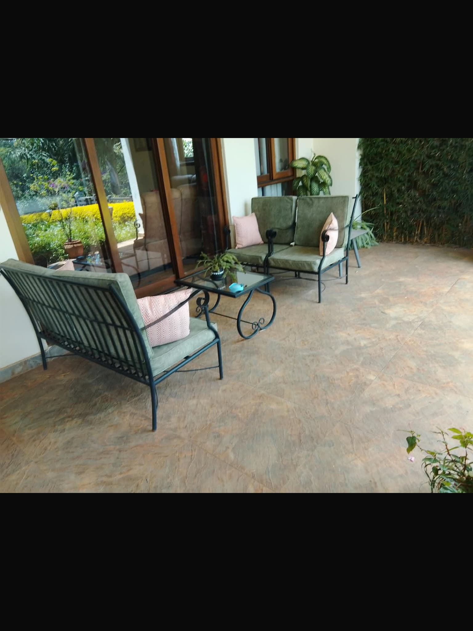 Outdoor set — Nairobi