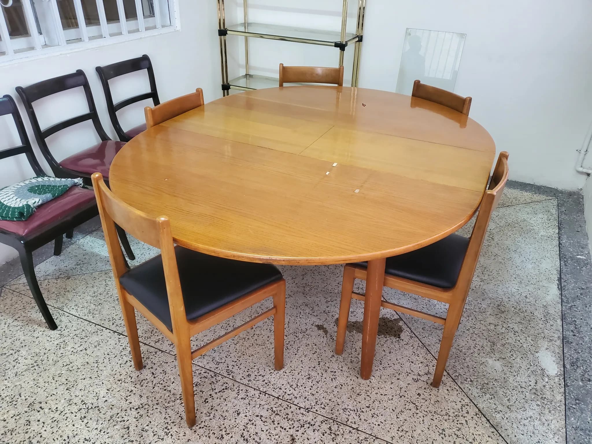 Dinning table with 5 chairs — good condition, Nairobi