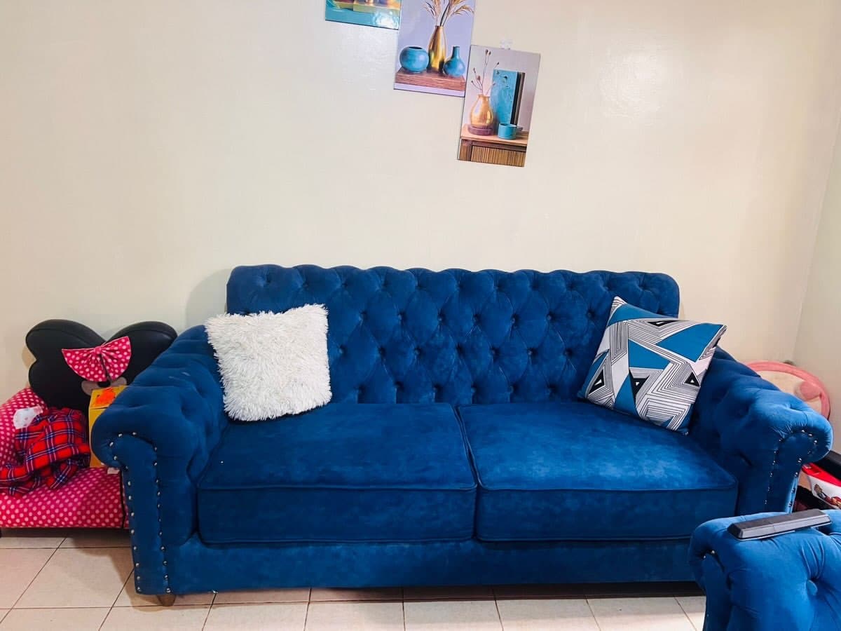 5-Seater Chesterfield Sofa Set with Throw Pillows — good condition, Kajiado