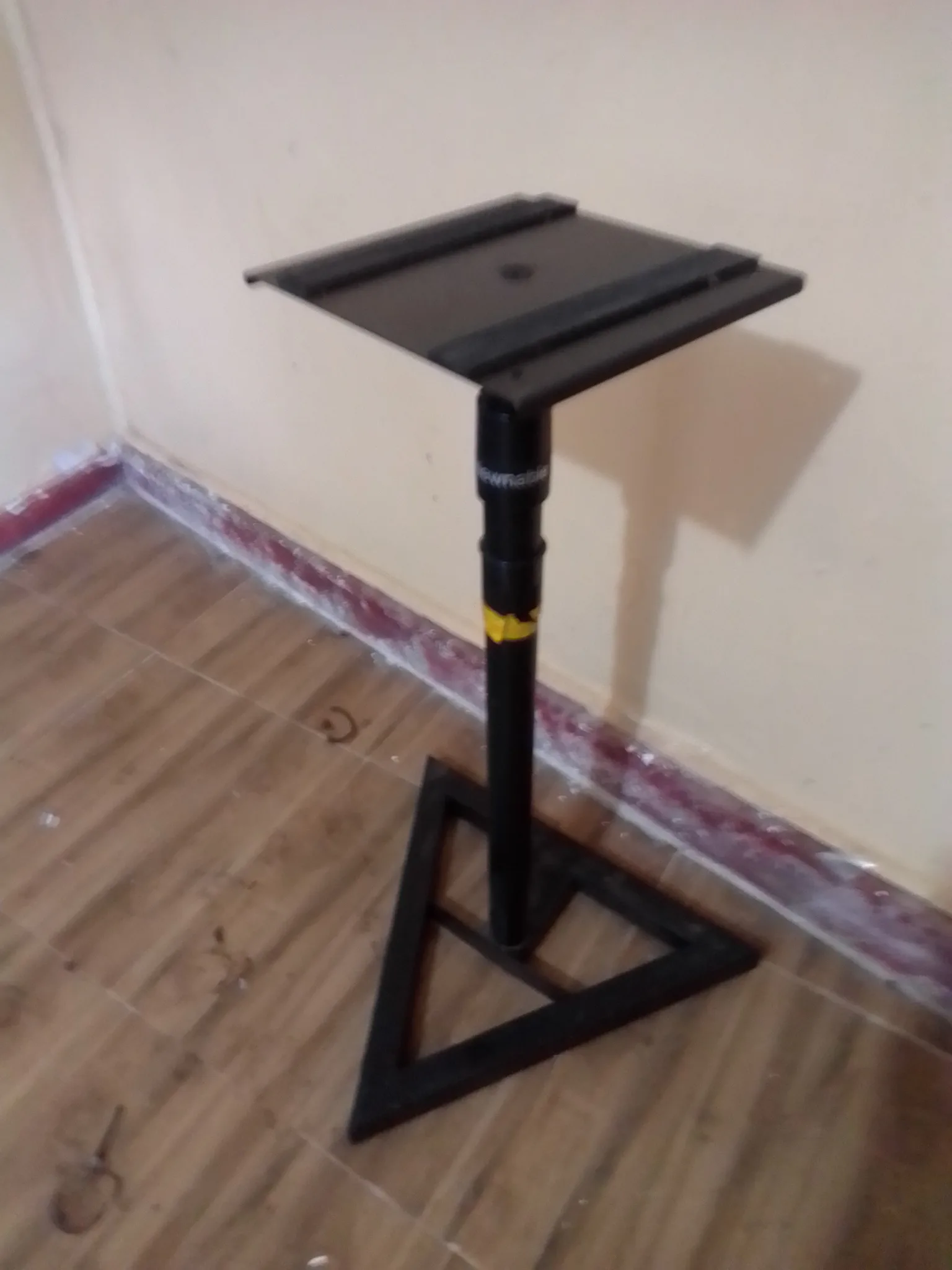Studio monitor stands metallic — like new condition, Nairobi