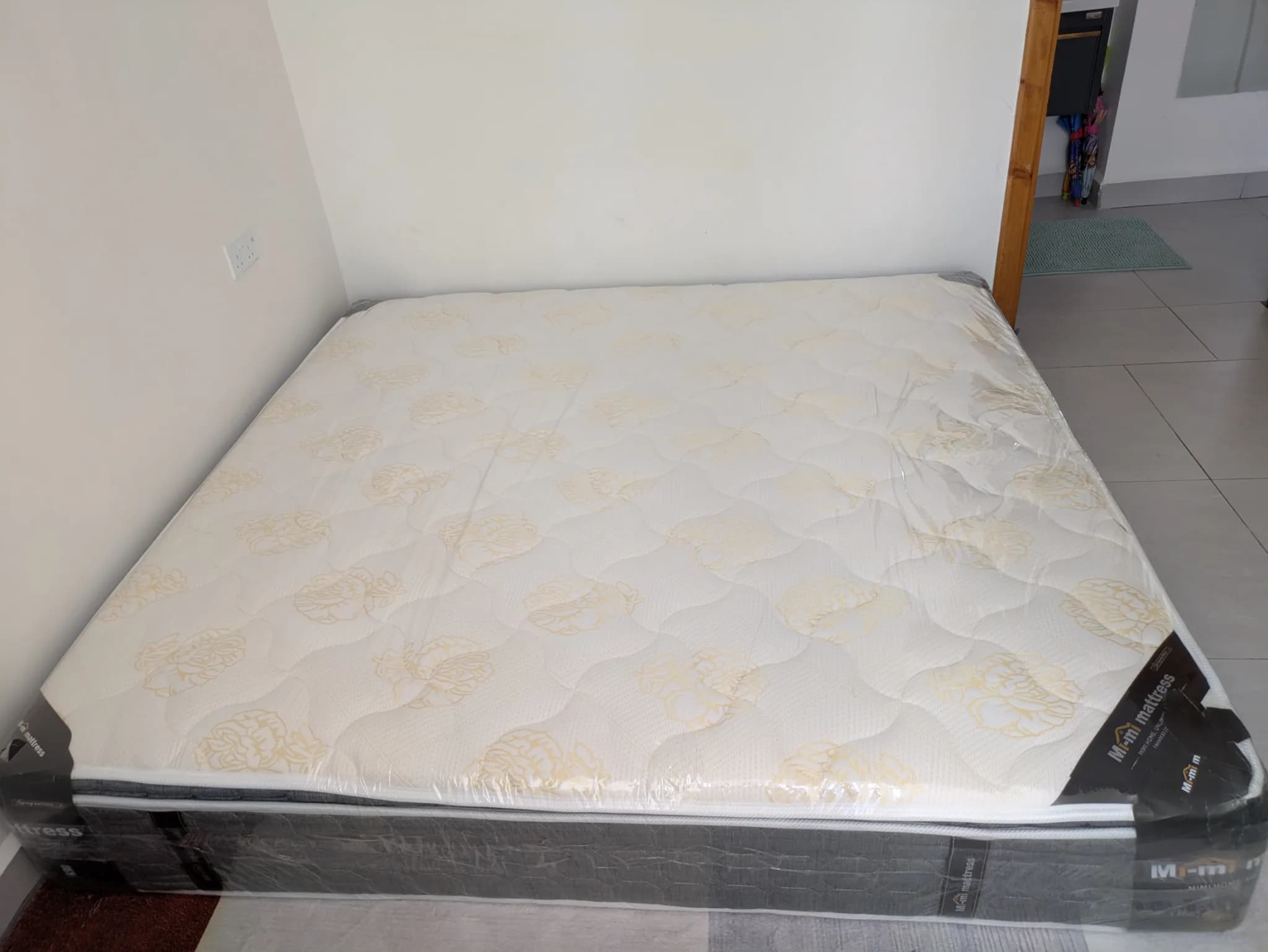 Mattress 6×6 , 12 inches — like new condition, Nairobi
