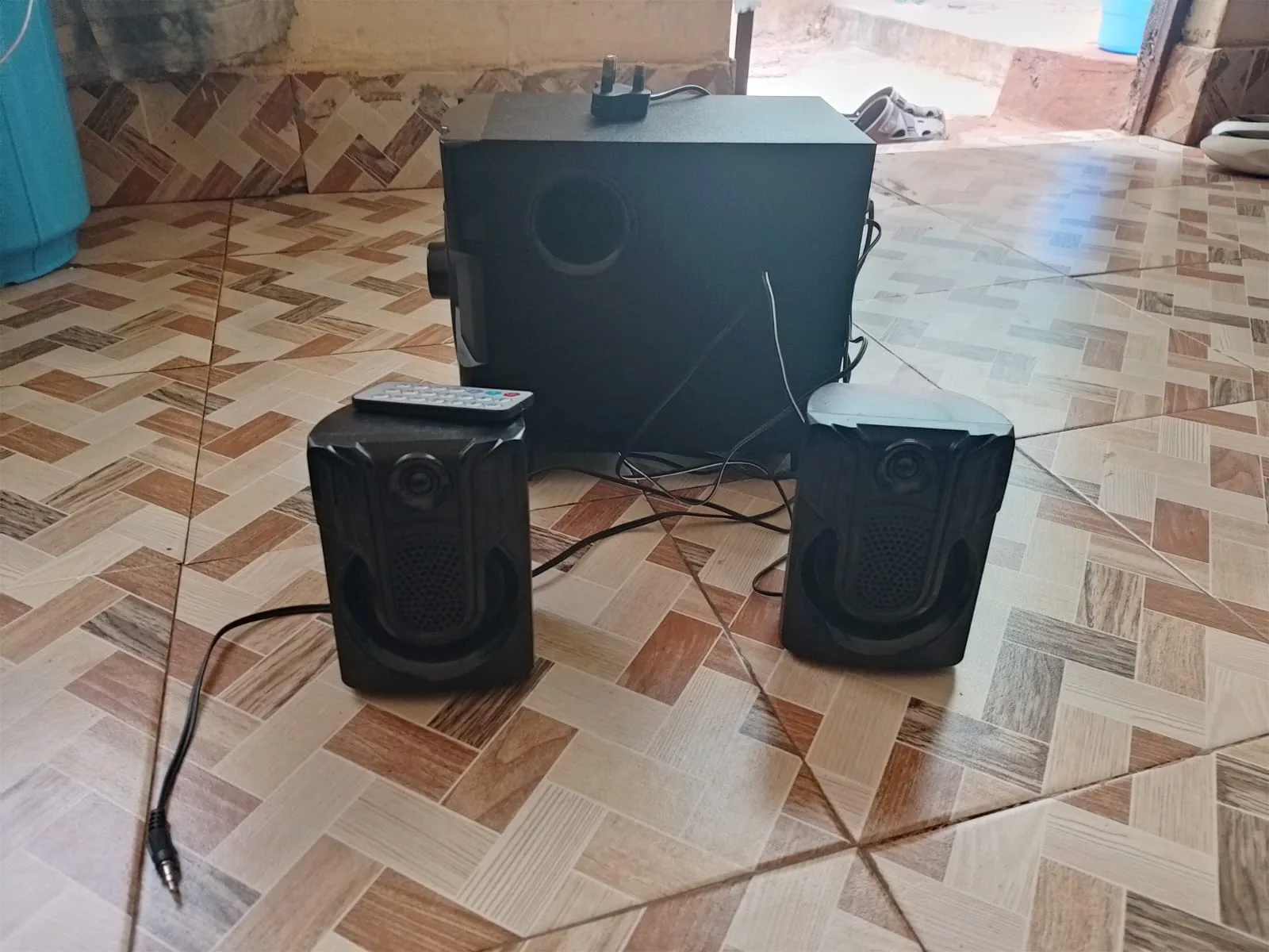 Amtec AM 017 2 1 Speaker System 3000WATTS PMPO BLACK — like new condition, Kirinyaga