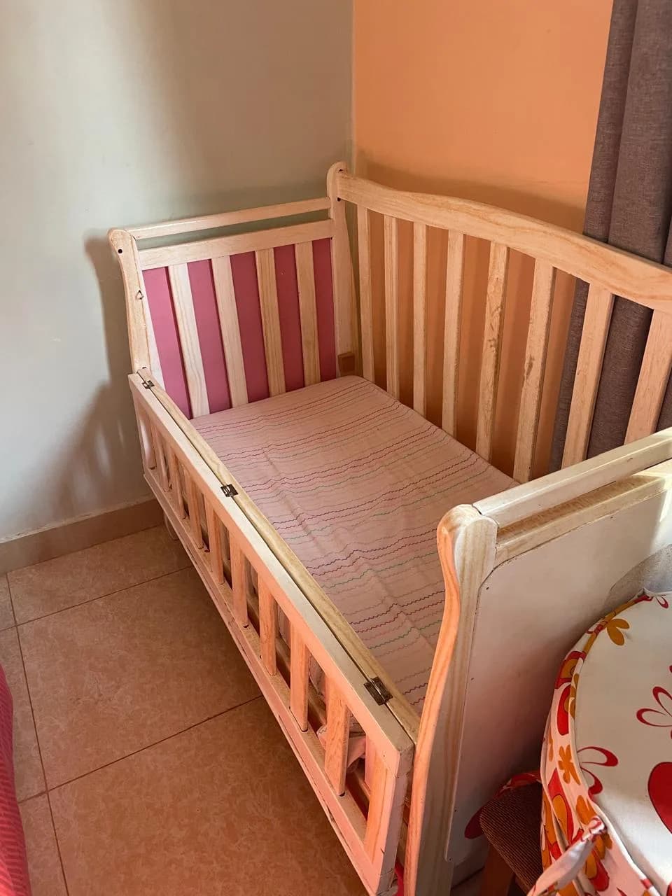 Baby cot with raised platform