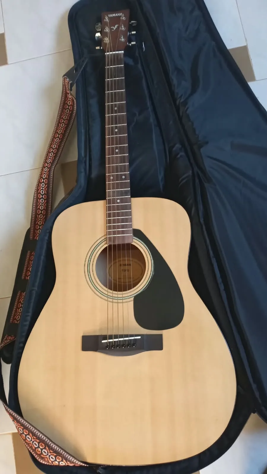 Yamaha F310 Acoustic Guitar – Excellent Condition + Gig Bag & Strap + Guitar Pluck — like new condition, Nairobi