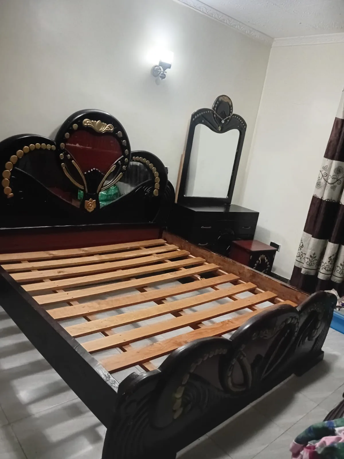 Abed and addressing mirror very nice and affordable