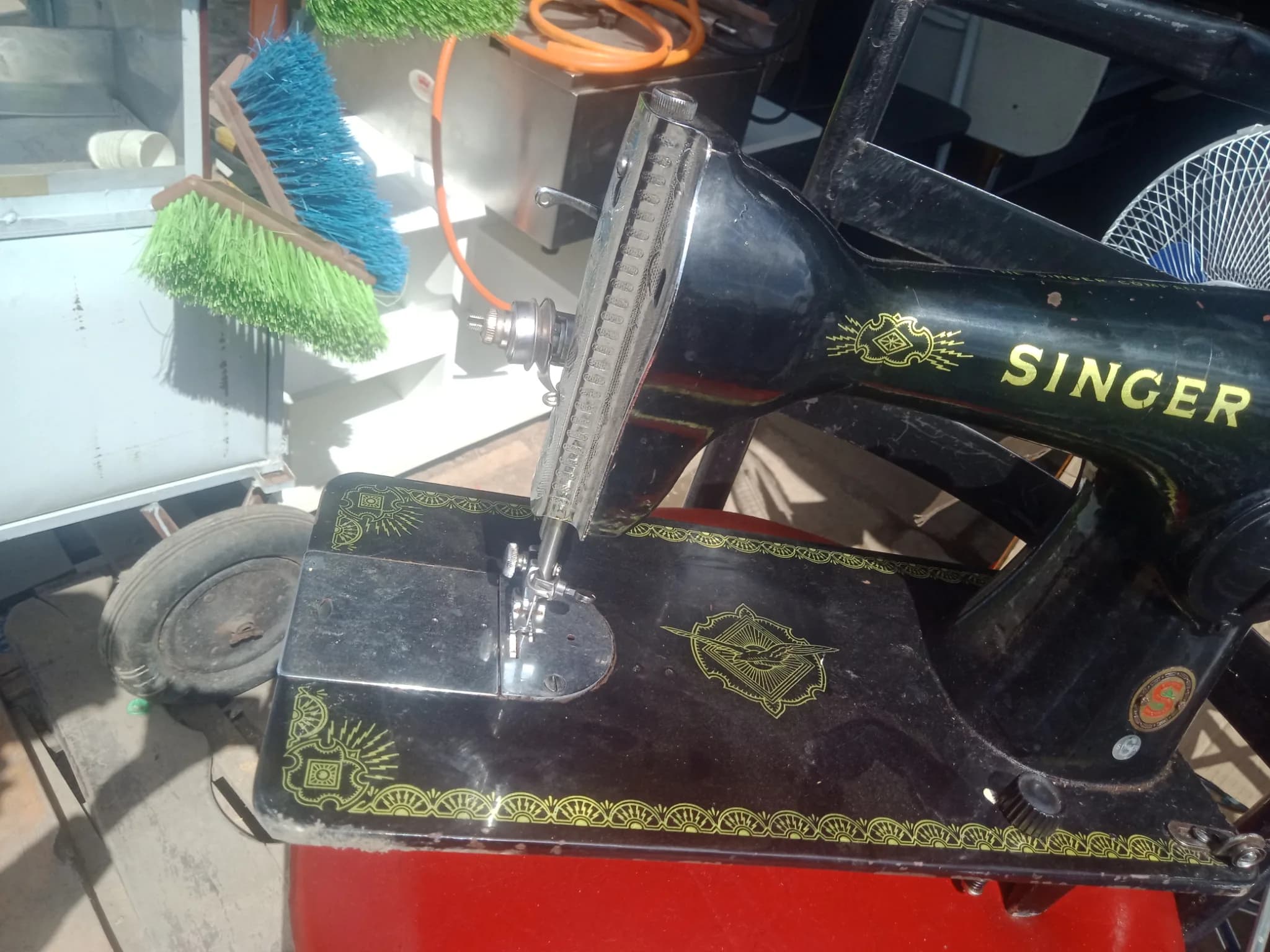 Singer sewing machine — like new condition, Nairobi