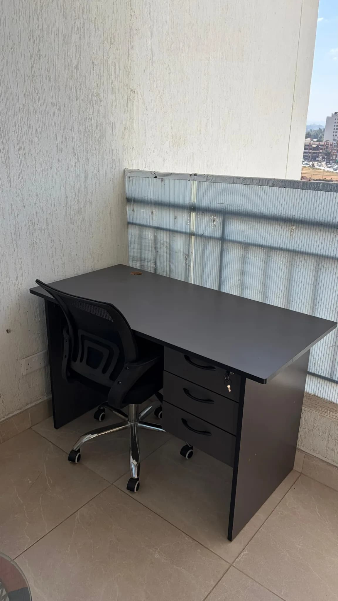 Modern office Desk with Mesh Chair
