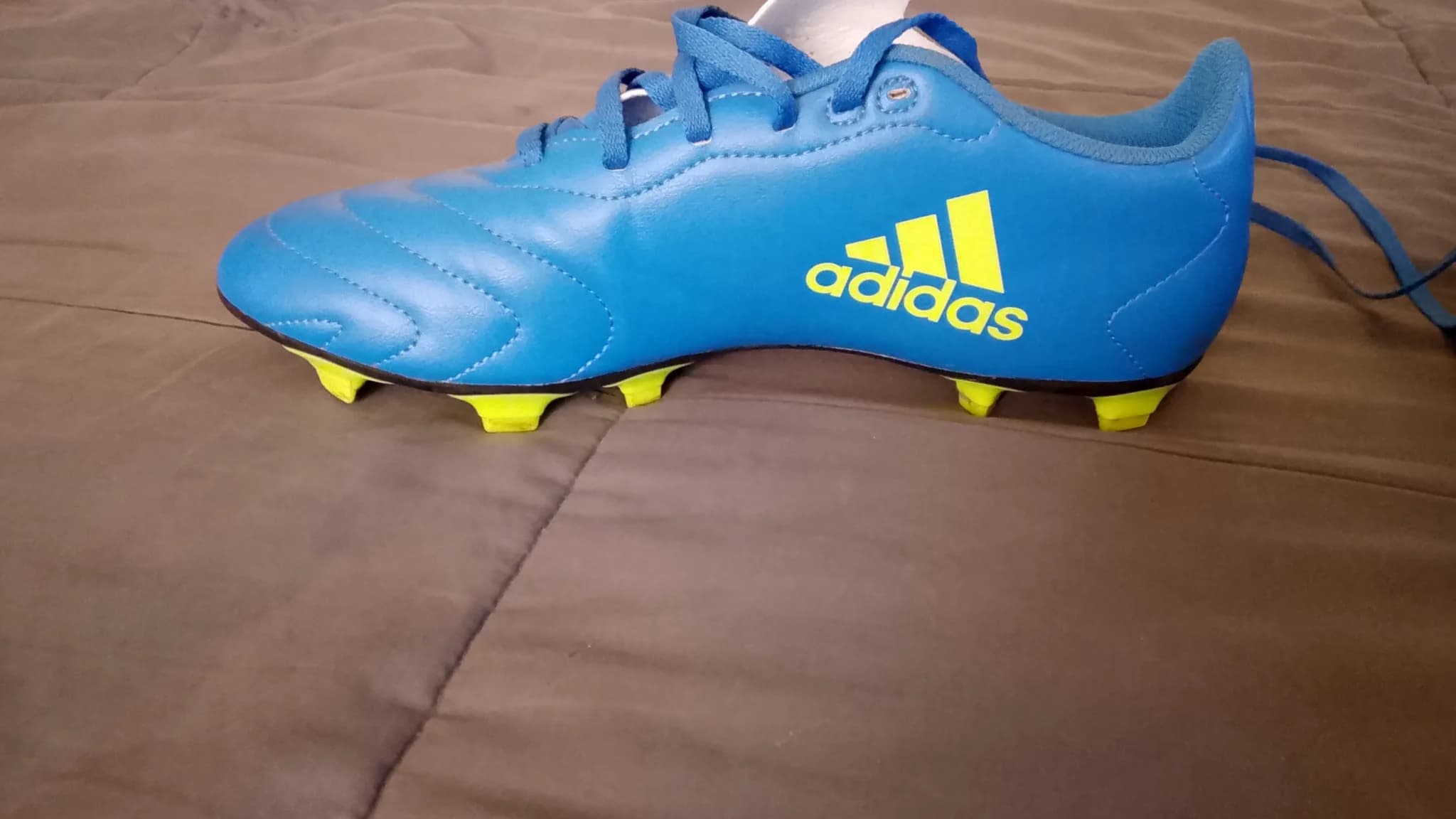 Adidas football boots — like new condition, Kiambu